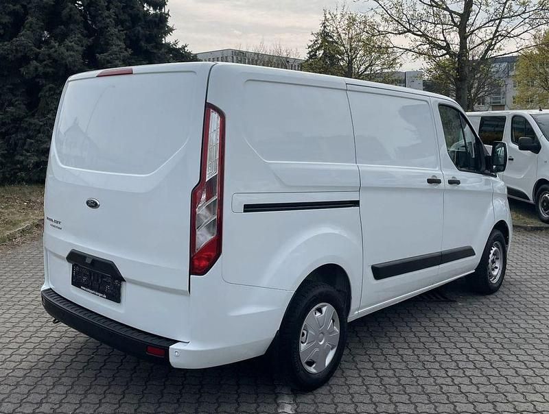 Gebraucht Ford Transit Custom 131 PS (96 kW) 2022 Weiß Van / Kleinbus