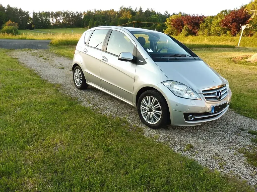 Używany Mercedes A150 Elegance 95 KM (69 kW) 2008 Srebrny Sedan/Limuzyna