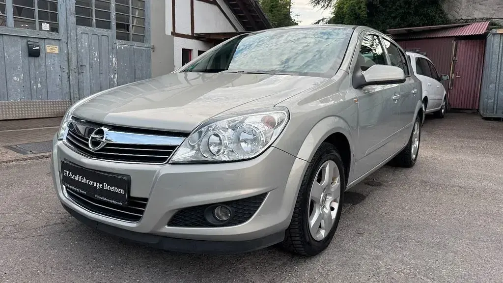 Gebraucht Opel Astra 116 PS (85 kW) 2008 Gold Limousine