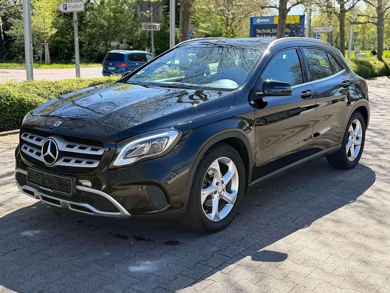 Gebraucht Mercedes GLA180 109 PS (80 kW) 2017 Schwarz SUV