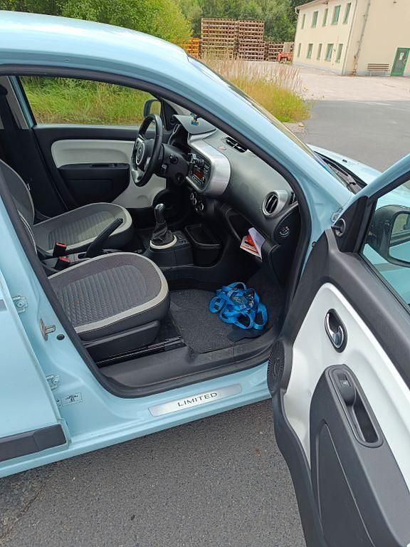 Grün Gebraucht 2018 Renault Twingo LIMITED Kleinwagen | 6.800 € (Fairer Preis) - Bild 1/4