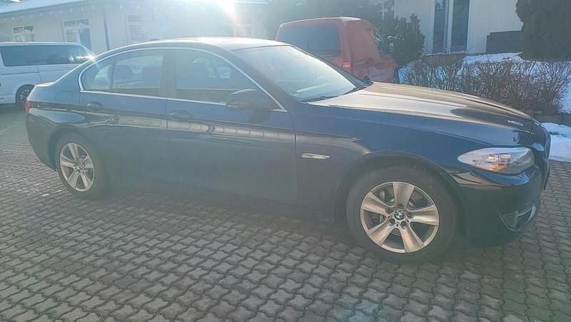 Gebraucht BMW 528 258 PS (189 kW) 2011 Blau Limousine