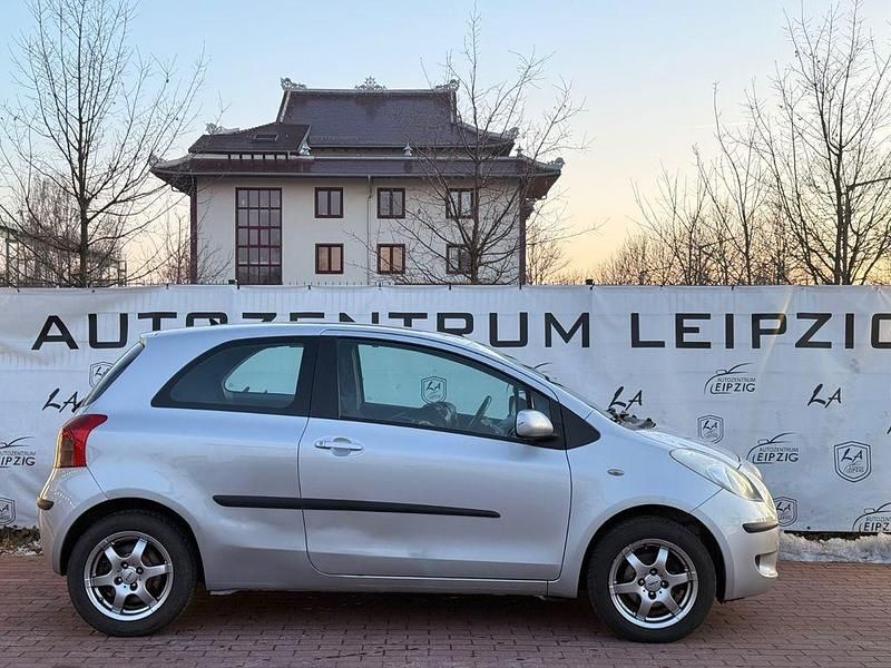 Gebraucht Toyota Yaris Sol 69 PS (50 kW) 2007 Silber Kleinwagen