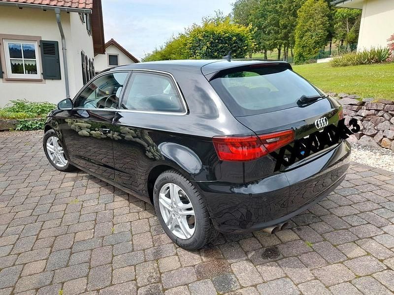 Gebraucht Audi A3 Attraction 125 PS (91 kW) 2016 Schwarz Limousine