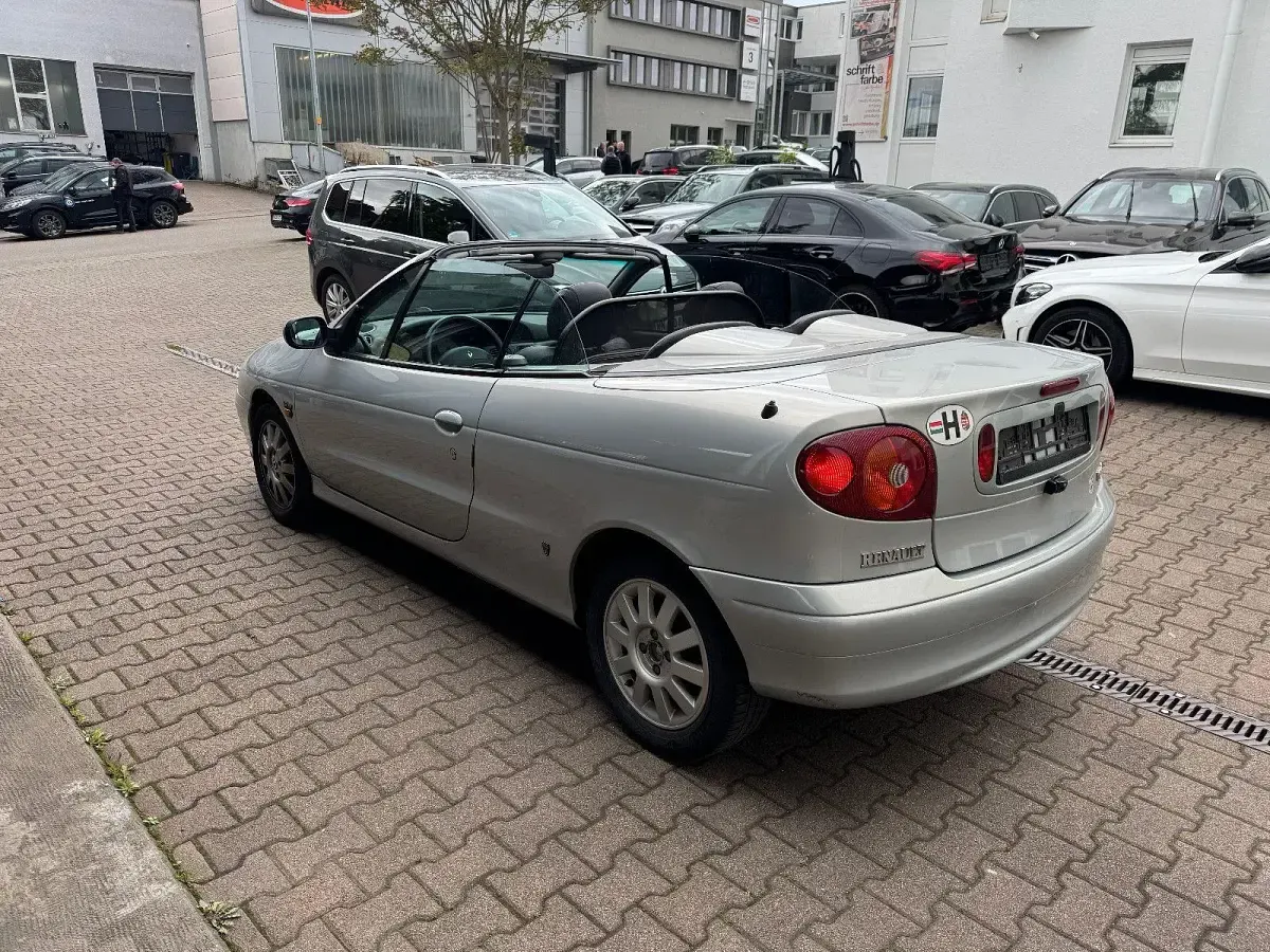 Gebraucht Renault Mégane Cabriolet 107 PS (78 kW) 2002 Silber Cabrio