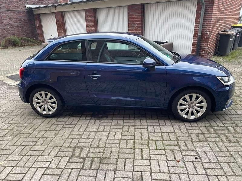 Gebraucht Audi A1 95 PS (69 kW) 2017 Blau Kleinwagen