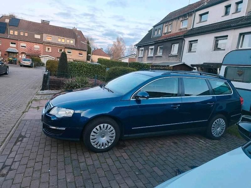 Gebraucht VW Passat 102 PS (75 kW) 2006 Blau Kombi