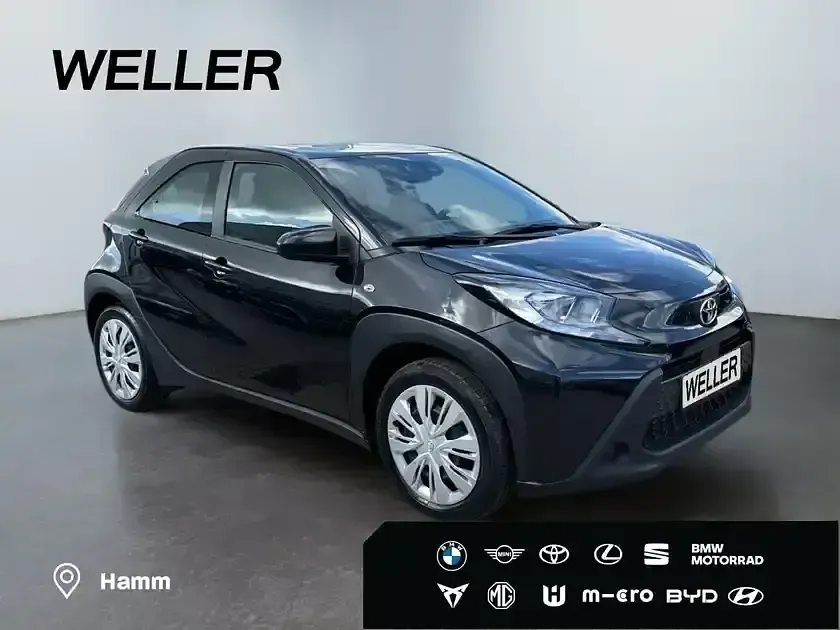 Gebraucht Toyota Aygo Play 72 PS (52 kW) 2024 Night time black (schwarz) Kleinwagen