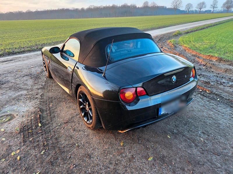 Gebraucht BMW Z4 192 PS (141 kW) 2004 Schwarz Cabrio