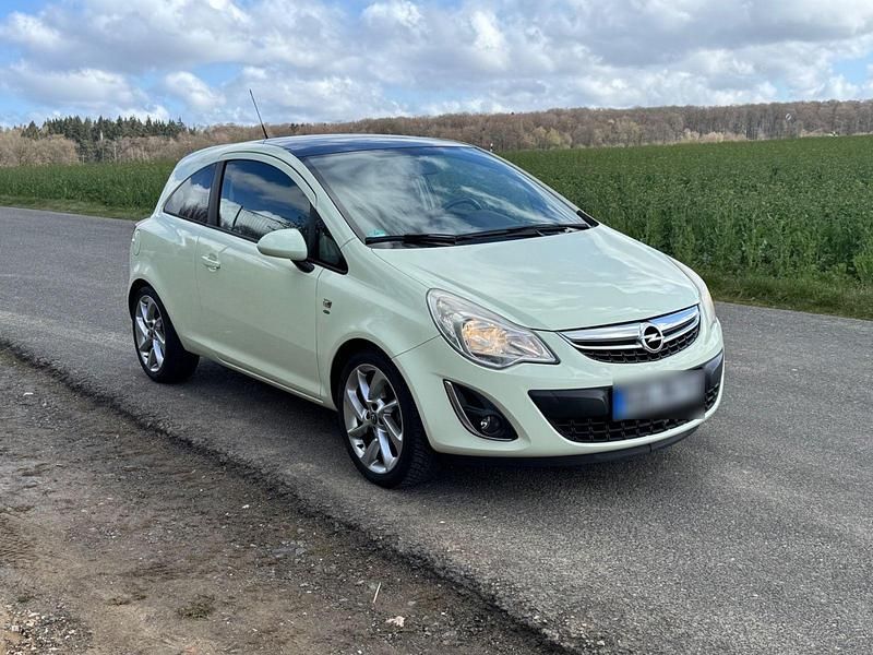 Gebraucht Opel Corsa Edition 70 PS (51 kW) 2011 Weiß Kleinwagen