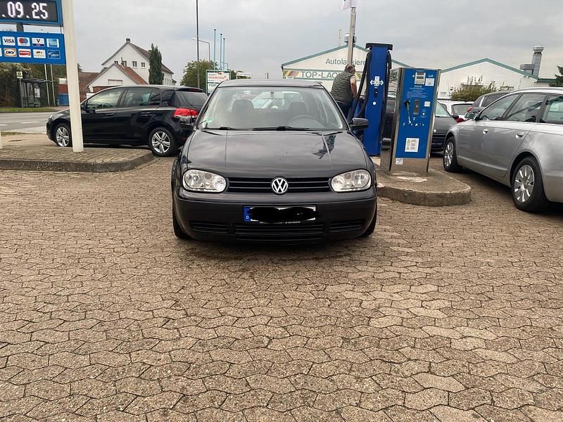 Schwarz Gebraucht 2000 VW Golf IV Kleinwagen | 1.800 € (Teuer) - Bild 1/4