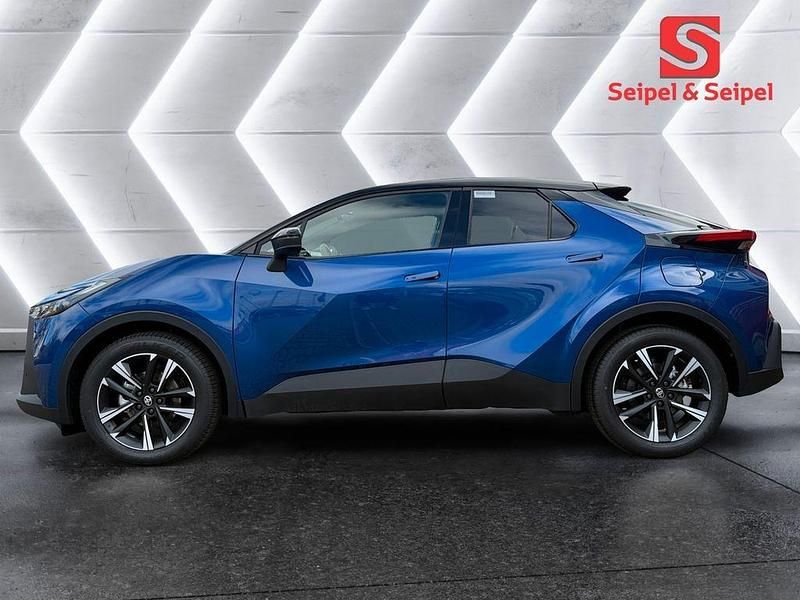 Neu Toyota C-HR 140 PS (102 kW) 2026 Blau SUV