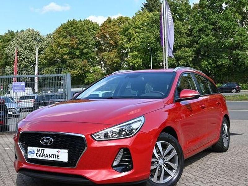 Rot Gebraucht 2017 Hyundai i30 Trend Kombi | 8.490 € (Fairer Preis) - Bild 1/4