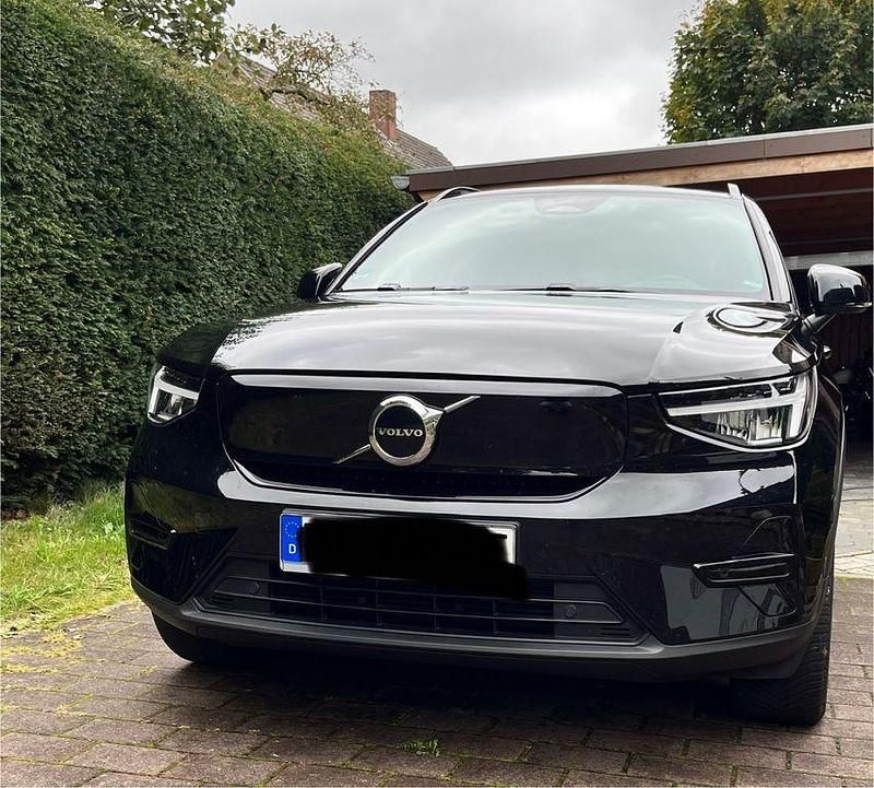 Schwarz Gebraucht 2023 Volvo XC40 Plus SUV | 28.400 € (Superpreis) - Bild 1/4