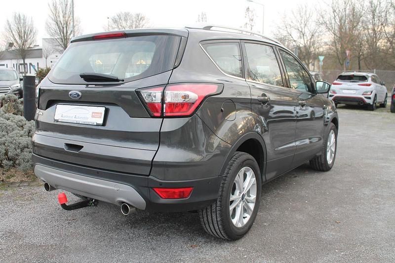 Gebraucht Ford Kuga 150 PS (110 kW) 2019 Grau SUV