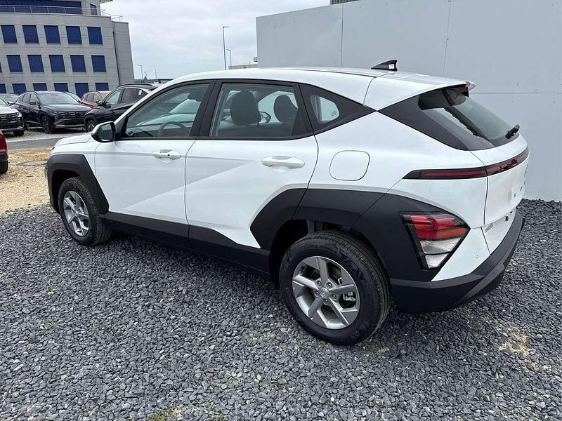 Neu Hyundai Kona Style 99 PS (72 kW) 2025 Weiss saw SUV