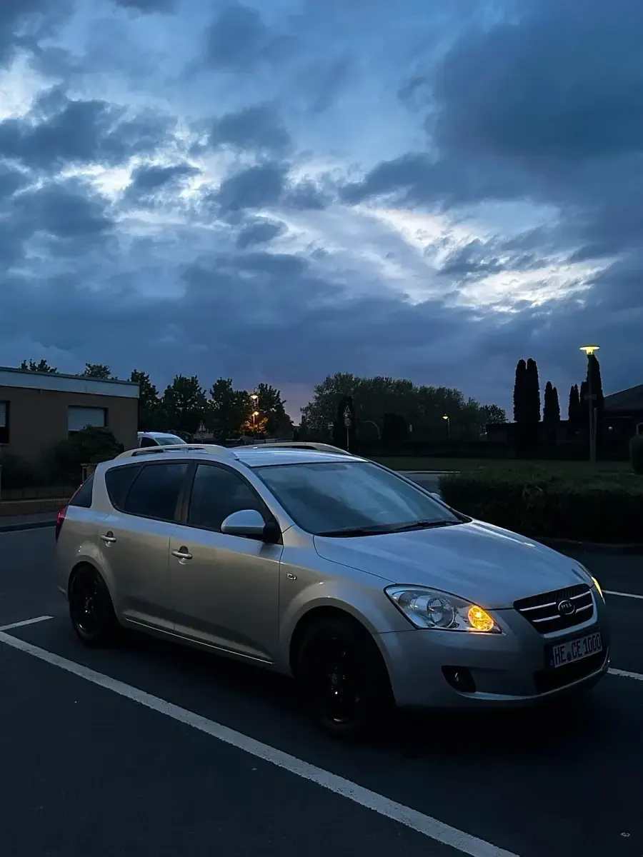 Używany Kia Ceed 109 KM (80 kW) 2009 Szary Hatchback