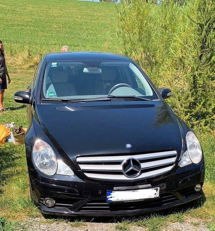 Schwarz Gebraucht 2007 Mercedes R320 Van / Kleinbus | 3.700 € (Superpreis) - Bild 1/2