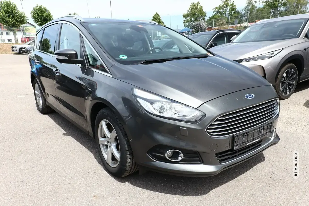 Gebraucht Ford S-MAX Titanium 160 PS (117 kW) 2018 Grau metallic Van / Kleinbus