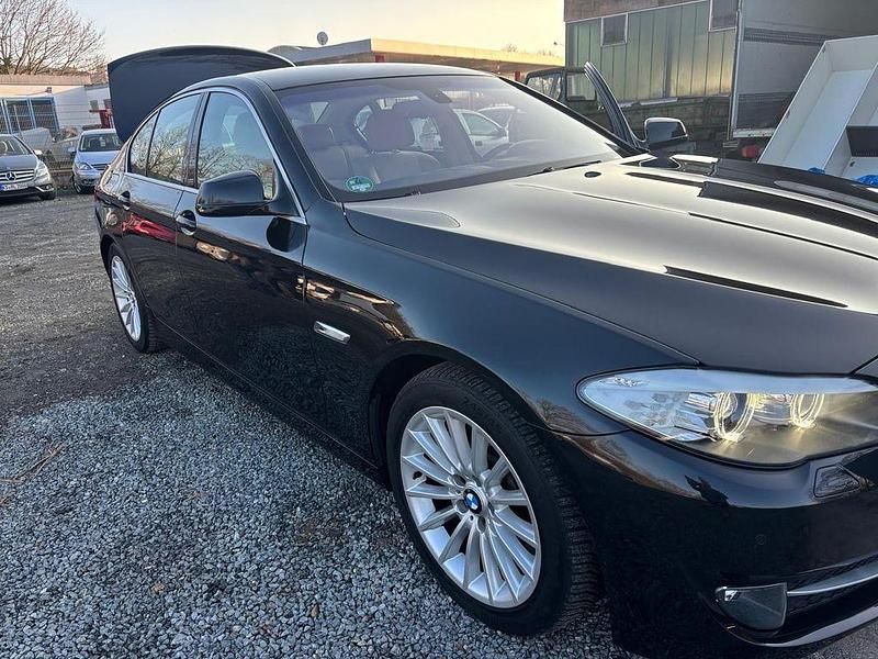 Gebraucht BMW 528 Sport Line 258 PS (189 kW) 2010 Schwarz Limousine