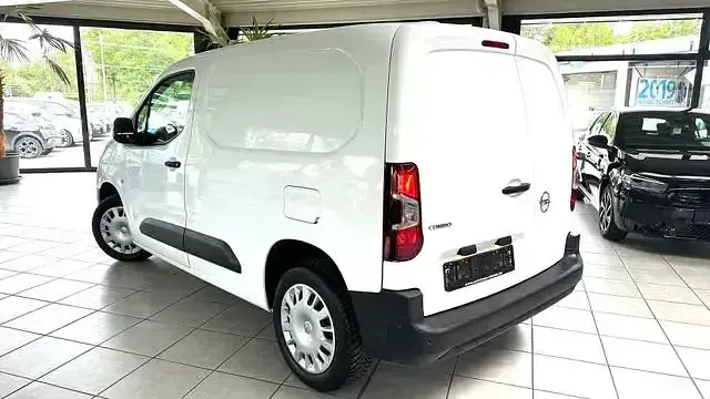 Gebraucht Opel Combo 131 PS (96 kW) 2022 Weiß Van / Kleinbus