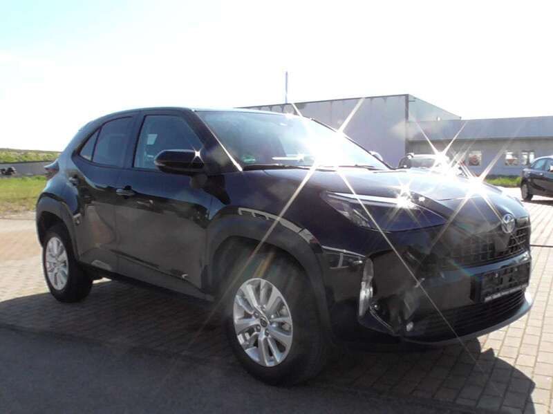 Mysticschwarz mica Gebraucht 2022 Toyota Yaris Hybrid SUV | 23.450 € (Fairer Preis) - Bild 1/4