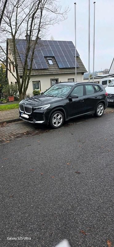Schwarz Gebraucht 2025 BMW iX1 SUV | 34.500 € (Superpreis) - Bild 1/4