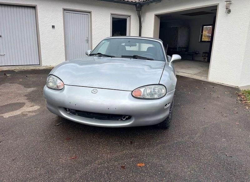 Second-hand Mazda MX5 140 CP (102 kW) 2000 Argintiu Cabrio
