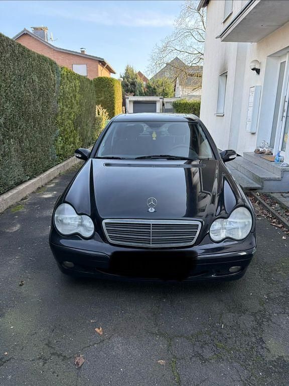 Schwarz Gebraucht 2002 Mercedes C180 Classic Limousine | 2.999 € (Fairer Preis) - Bild 1/4