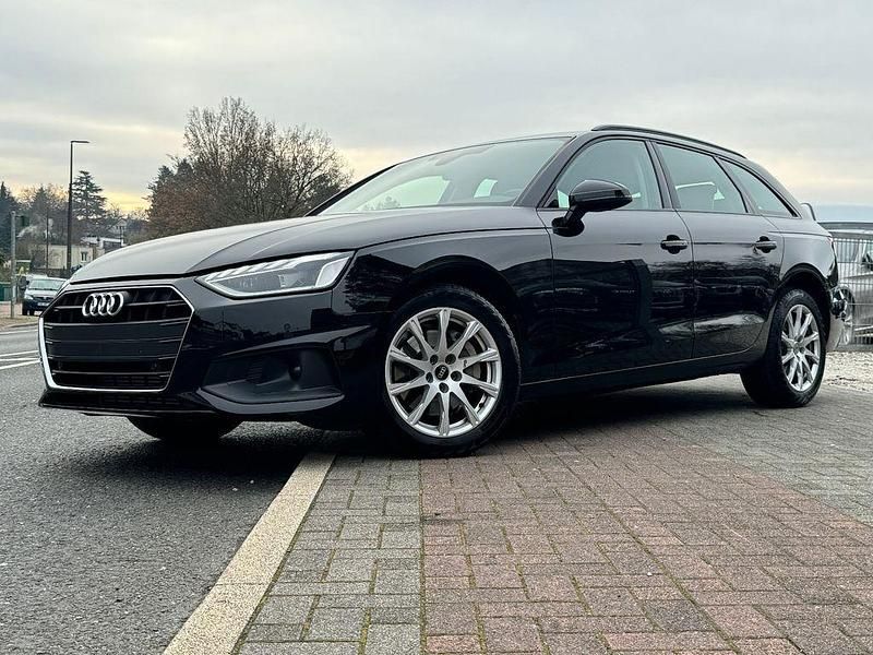 Gebraucht Audi A4 Basis 204 PS (150 kW) 2021 Brillantschwarz Kombi