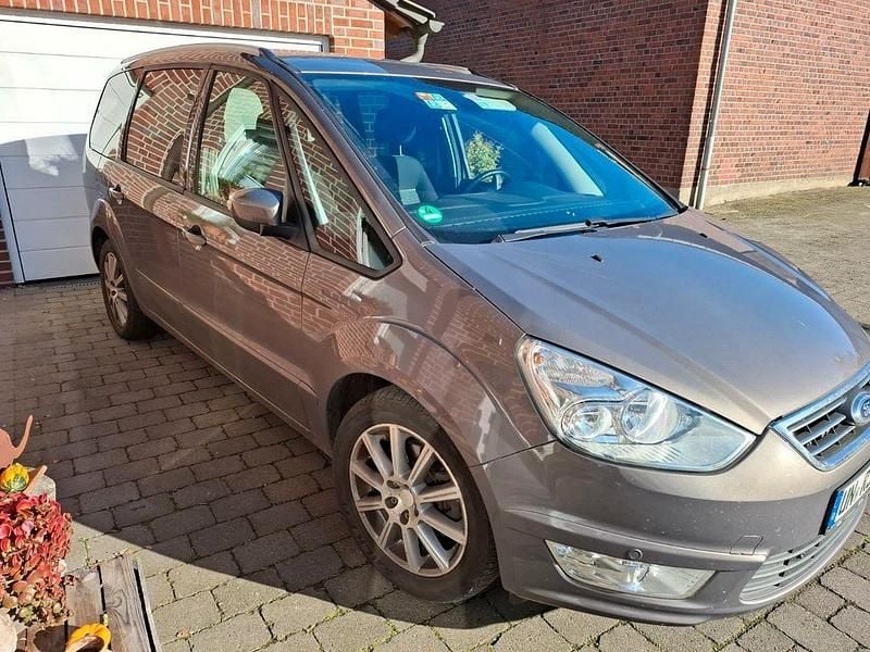Grau Gebraucht 2014 Ford Galaxy Business Edition Van / Kleinbus | 8.250 € (Fairer Preis) - Bild 1/4