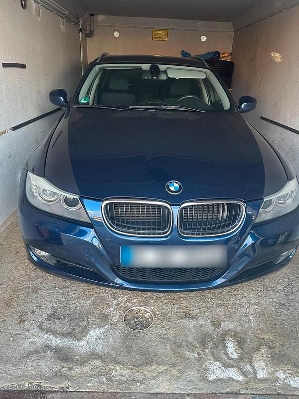 Gebraucht BMW 320 184 PS (135 kW) 2011 Blau Kombi