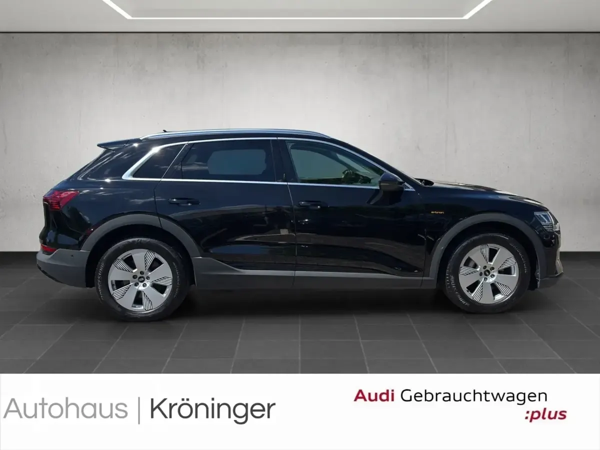 Gebraucht Audi e-tron Basis 300 kW (408 PS) 2023 Schwarz SUV