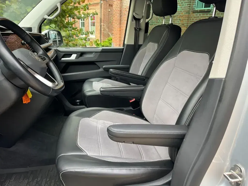 Gebraucht VW Multivan Generation Six 150 PS (110 kW) 2021 Reflexsilber Van / Kleinbus