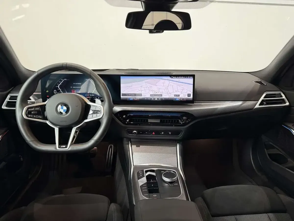 Gebraucht BMW 330 M Sport 286 PS (210 kW) 2025 Skyscraper grau Limousine