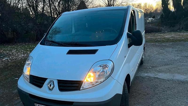 Gebraucht Renault Trafic 115 PS (84 kW) 2013 Weiß Van / Kleinbus