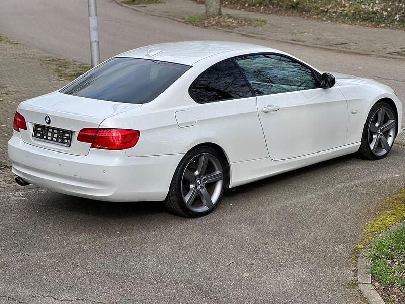 Gebraucht BMW 330 Performance 272 PS (200 kW) 2011 Weiß Coupé