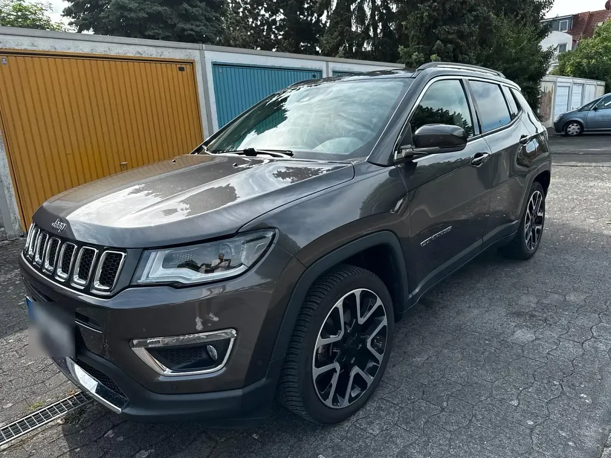 Gebraucht Jeep Compass Limited 140 PS (102 kW) 2019 Silber SUV