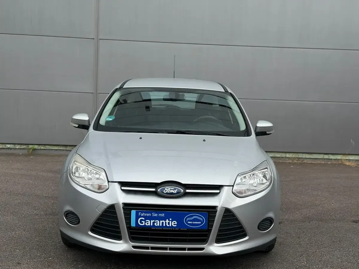 Usado Ford Focus 116 CV (85 kW) 2014 Plateado Familiar