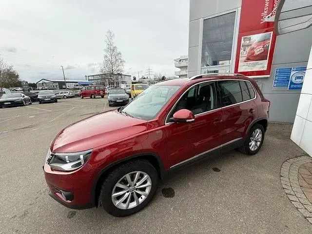 Gebraucht VW Tiguan LOUNGE 184 PS (135 kW) 2016 Wild cherry red metallic SUV