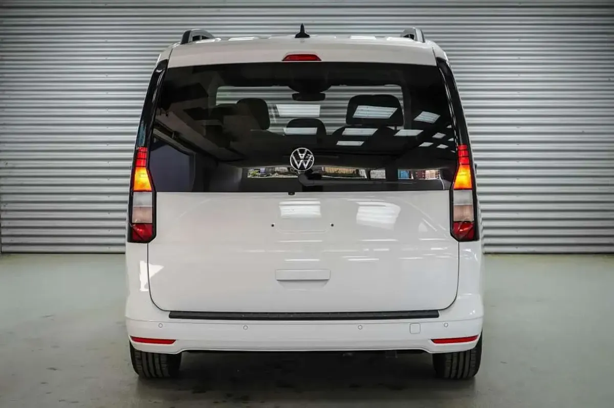 Neu VW Caddy 122 PS (89 kW) 2026 Candy weiß uni () Van / Kleinbus