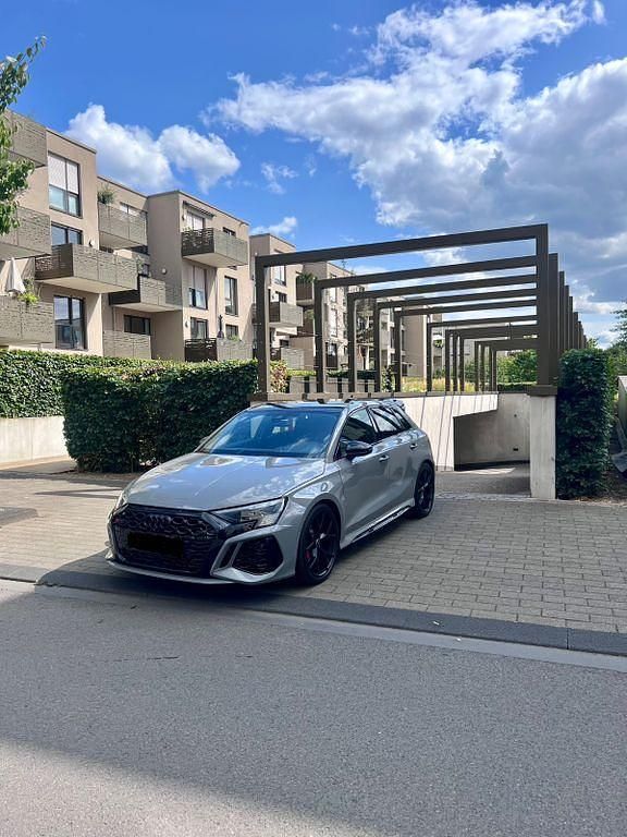 Grau Gebraucht 2024 Audi RS3 Ambiente Kleinwagen | 51.000 € - Bild 1/4