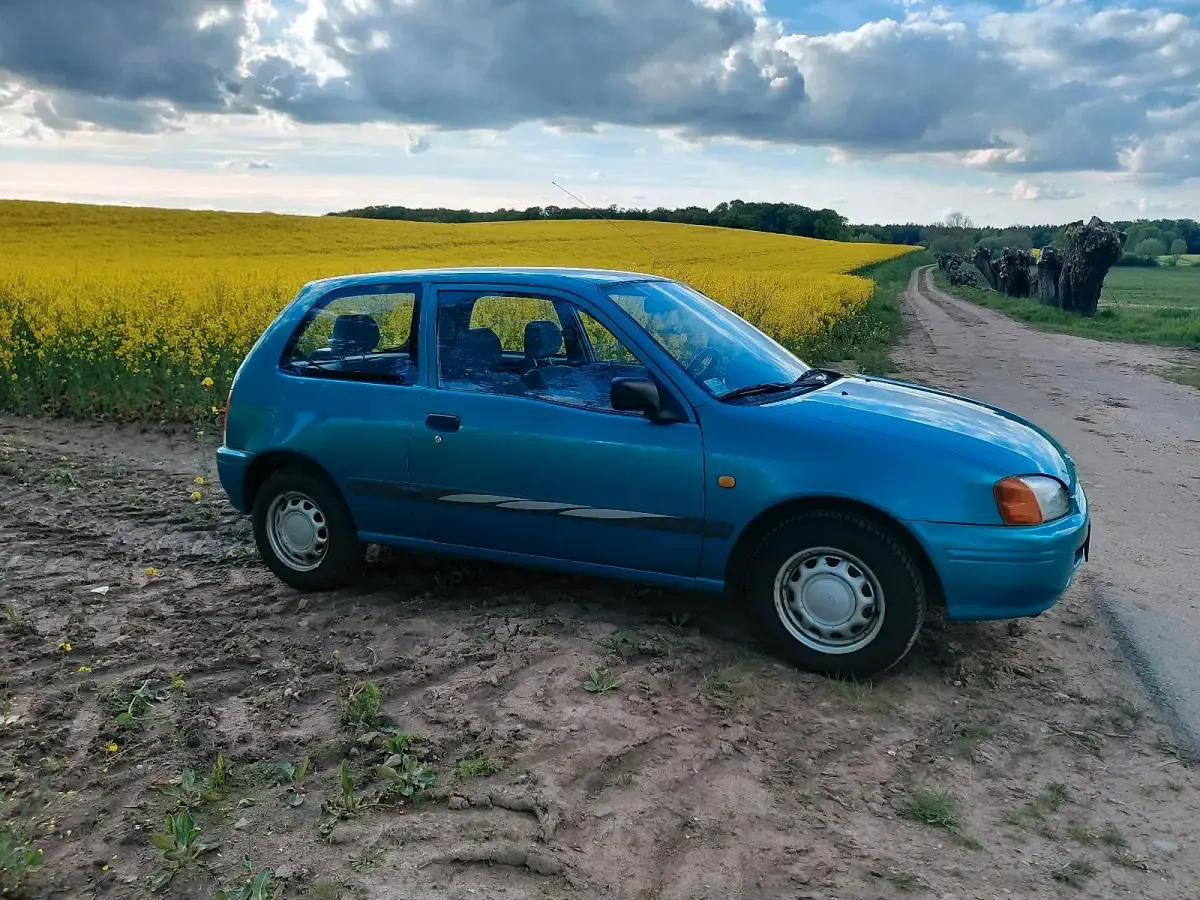 Gebraucht Toyota Starlet 75 PS (55 kW) 1998 Blau Kleinwagen
