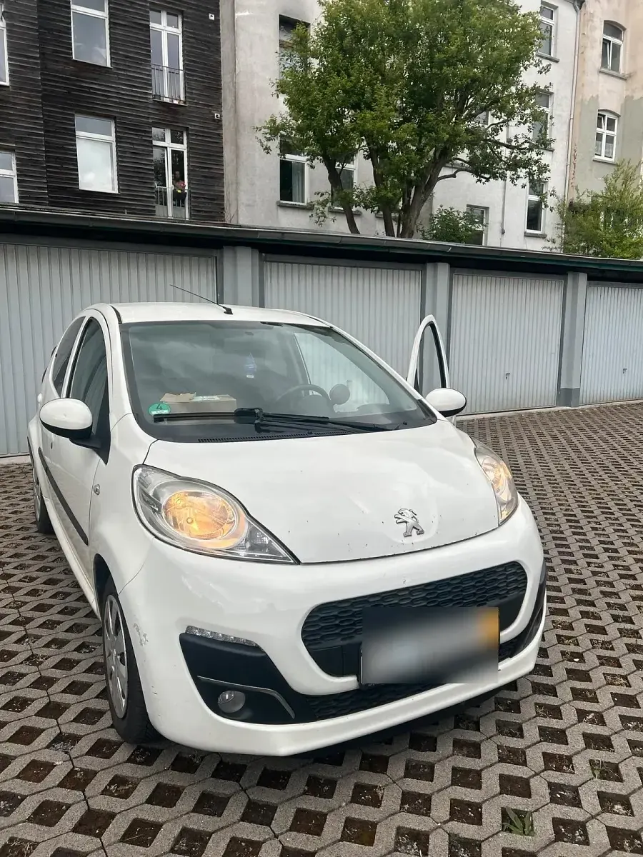 Gebraucht Peugeot 107 68 PS (50 kW) 2014 Weiß Kleinwagen