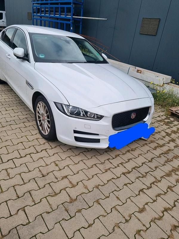 Weiß Gebraucht 2016 Jaguar XE Limousine | 7.500 € (Guter Preis) - Bild 1/4