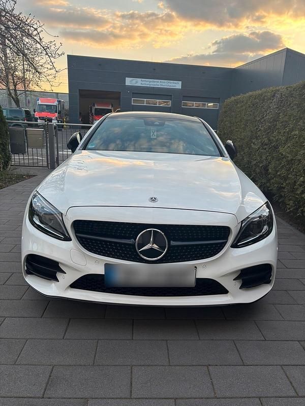 Gebraucht Mercedes C300 245 PS (180 kW) 2022 Weiß Coupé