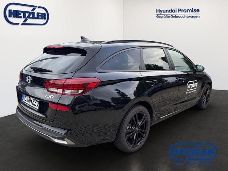 Gebraucht Hyundai i30 Advantage 140 PS (102 kW) 2024 Abyss black / mic Kombi