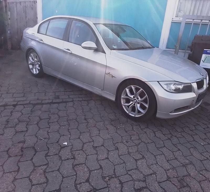 Gebraucht BMW 320 143 PS (105 kW) 2008 Silber Limousine