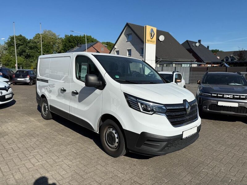 Gletscherweiss Gebraucht 2024 Renault Trafic Komfort Van | 26.490 € (Guter Preis) - Bild 1/4