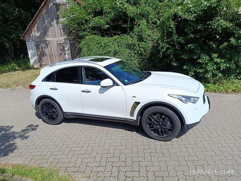 Weiß Gebraucht 2011 Infiniti Fx30 SUV | 12.600 € (Fairer Preis) - Bild 1/4